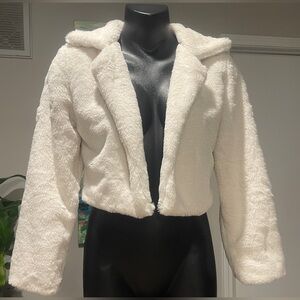 Woman’s Cropped L/S Solid White Faux Fur Jacket, Size Medium